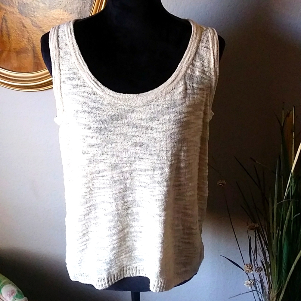 St John Sport Cream Textured Knit Tank Top. Large